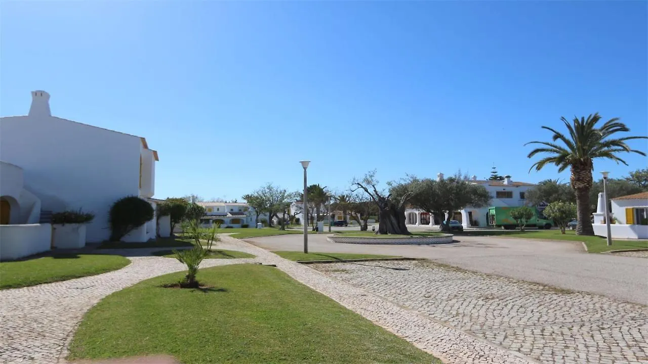 Vila Chez Lee, 219 Aldeia Do Golf-Cleverdetails - Sleeps 6, Quiet Area Vilamoura Villa